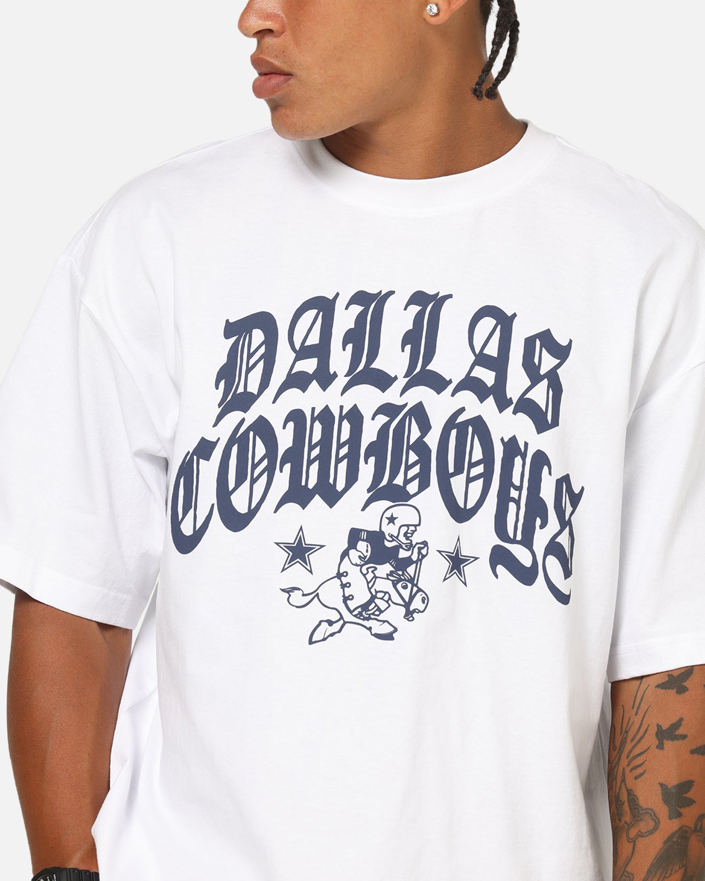THE Dallas シャツ Mitchell & Ness Dallas Cowboys Stars & Text Boxy T-Shirt White