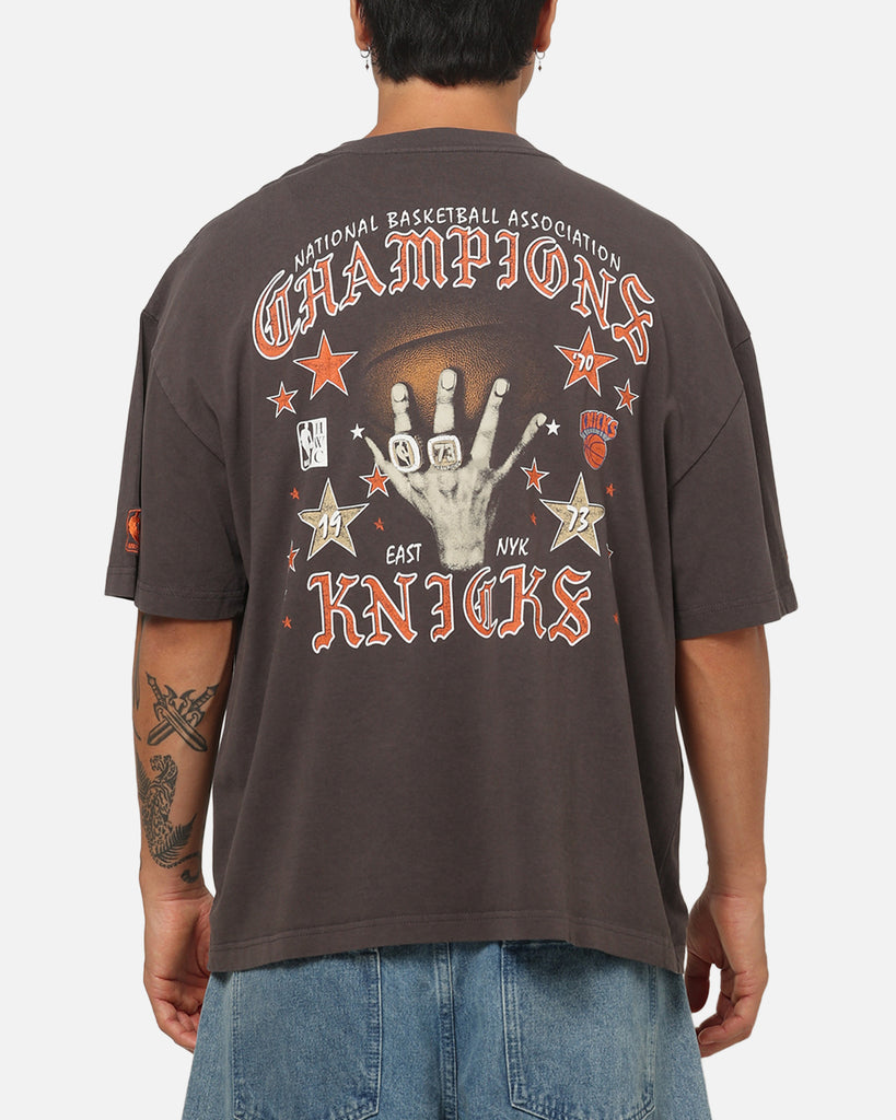 Mitchell & Ness New York Knicks Blackletter Champs Box T-Shirt