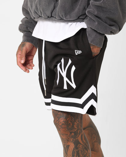 New Era New York Yankees Logo Emblem Shorts Black