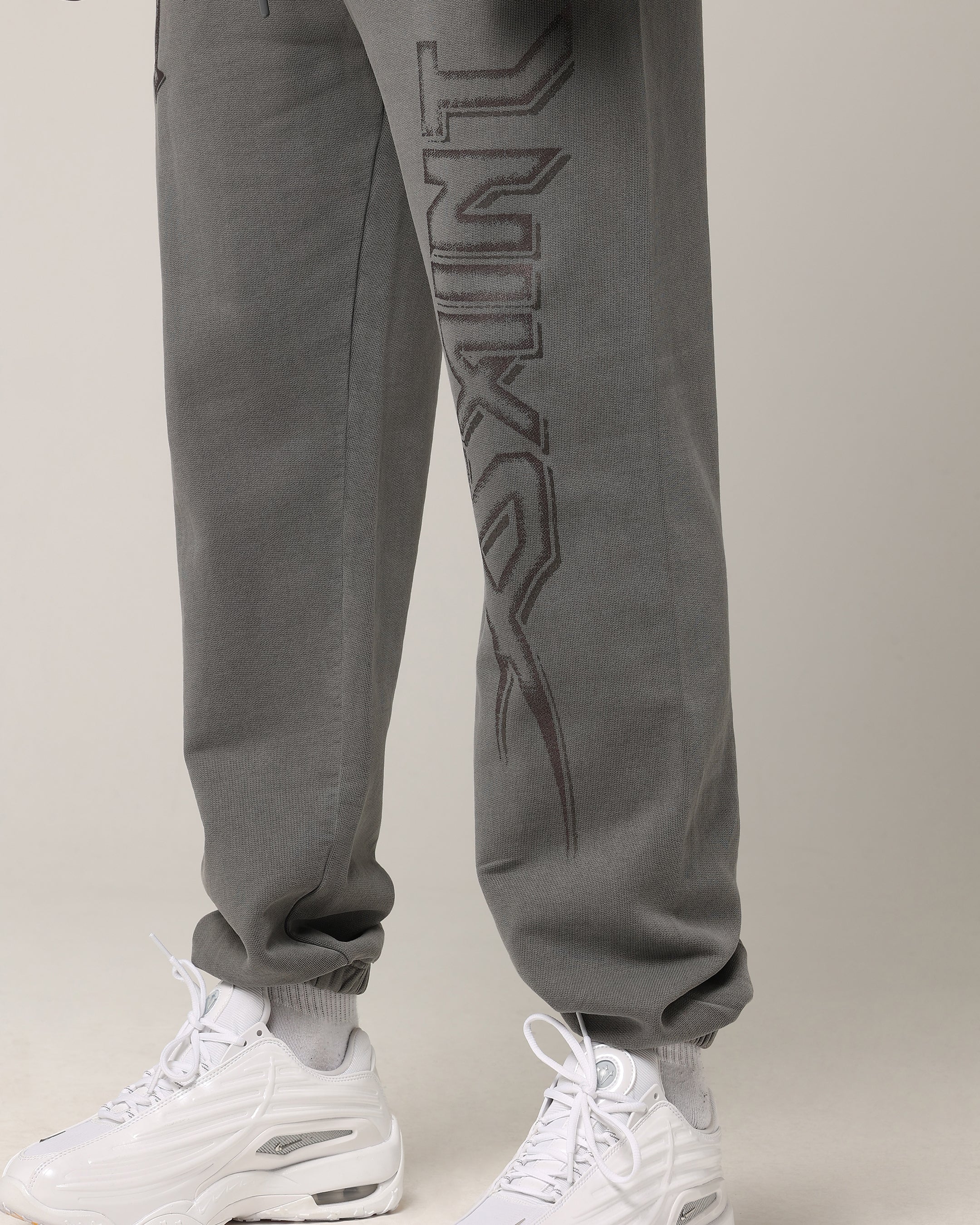 ESMOK 未使用 sweat pants グレーS Saint Morta SSIX Sweat Pants Washed Charcoal | Culture Kings US