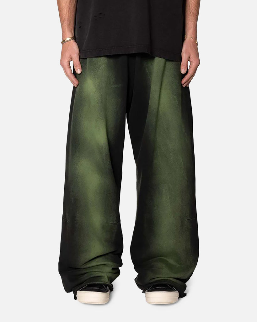 MNML Sprayed Ultra Baggy Sweatpants Olive/Black | Culture Kings US