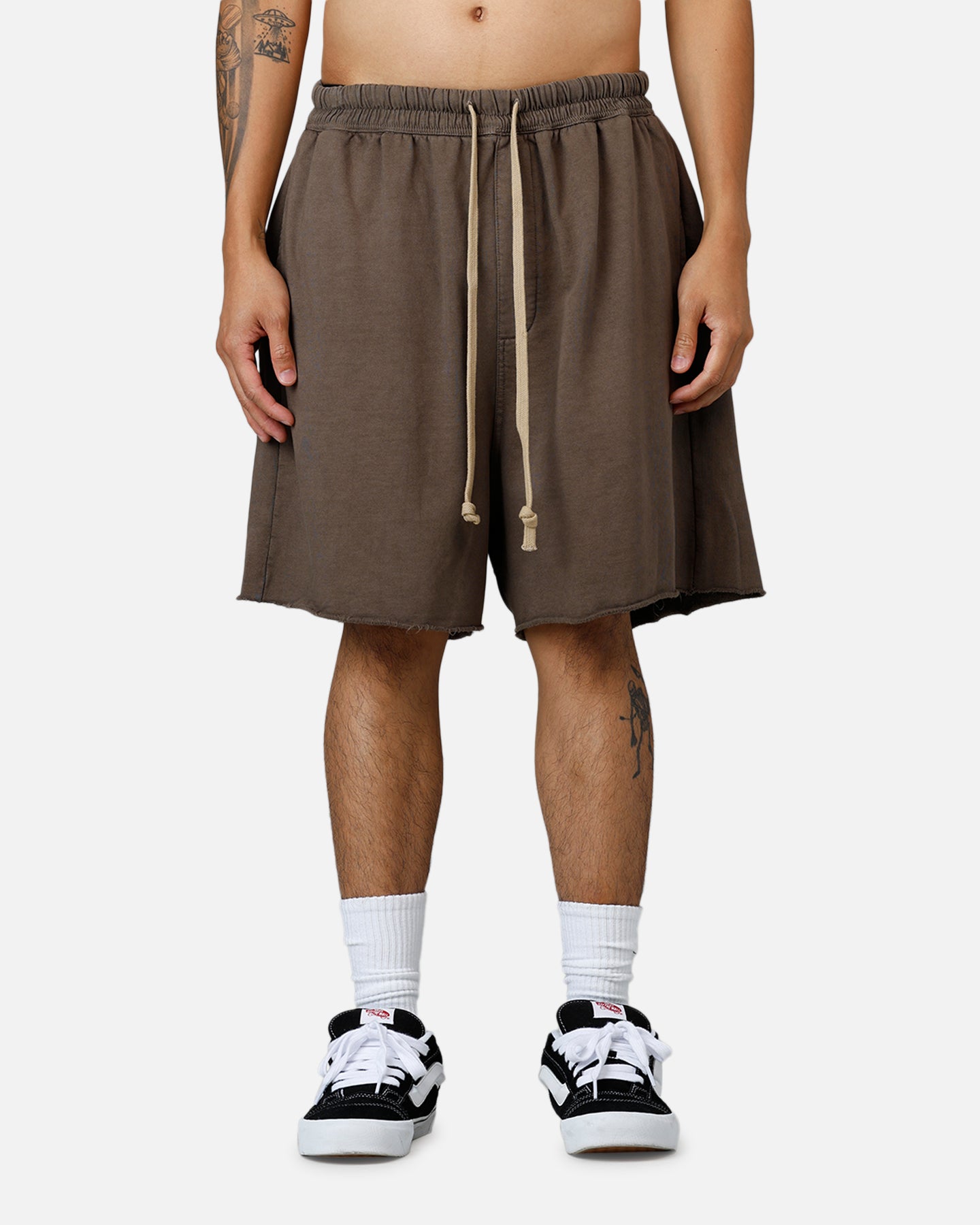 MNML Oversized Cargo Sweat Shorts Muddy Grey | Culture Kings US