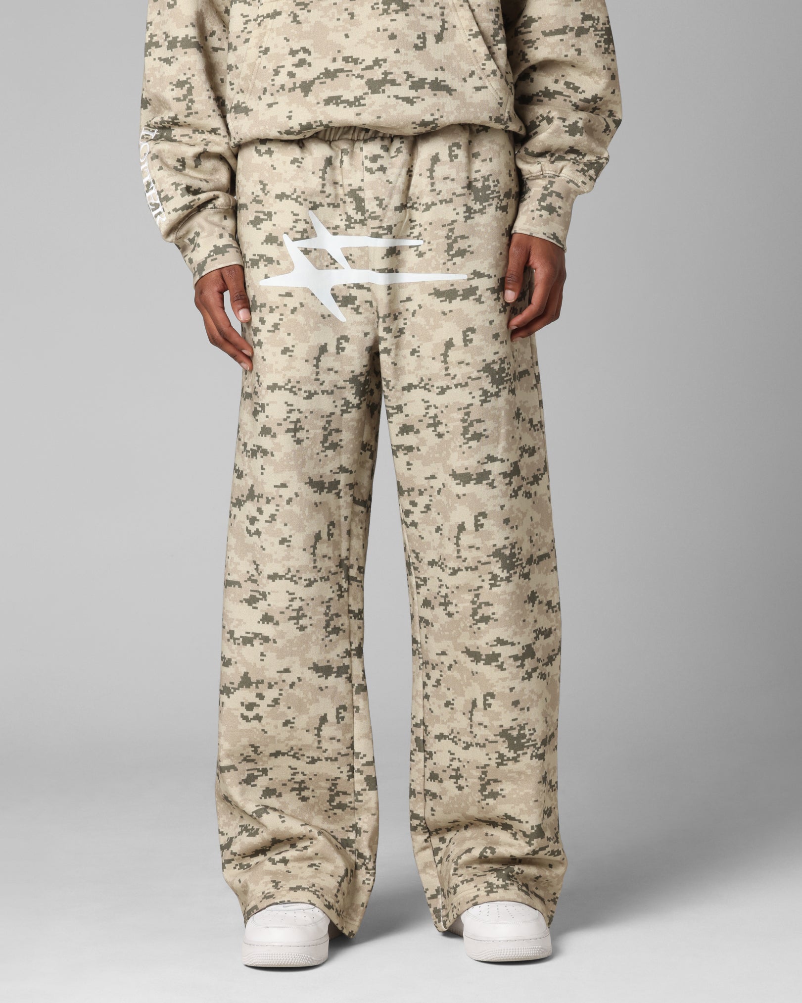 Loiter Hybrid Sweatpants Digi Camo | Culture Kings US