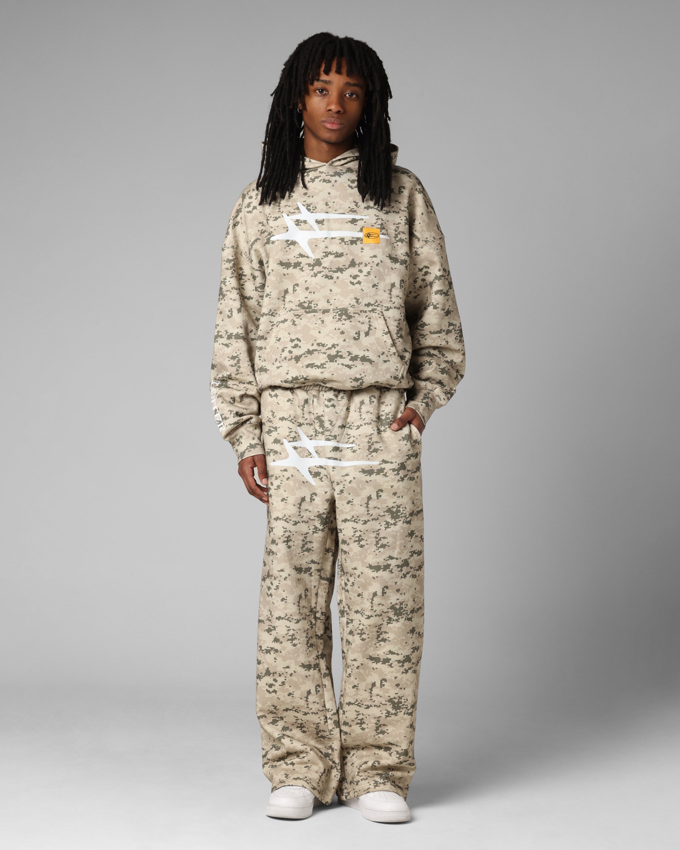 Loiter Hybrid Sweatpants Digi Camo | Culture Kings US