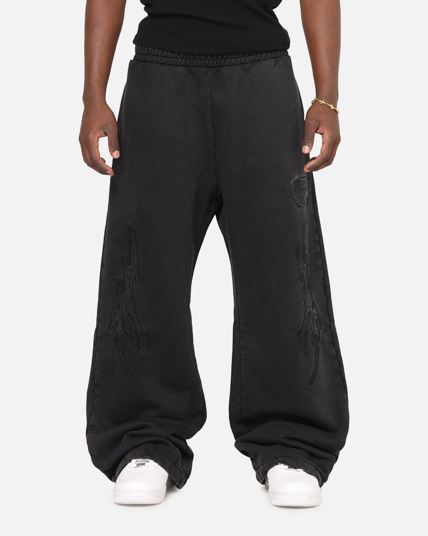 Saint Morta Crested Wing Sweatpants Washed Black | Culture Kings US