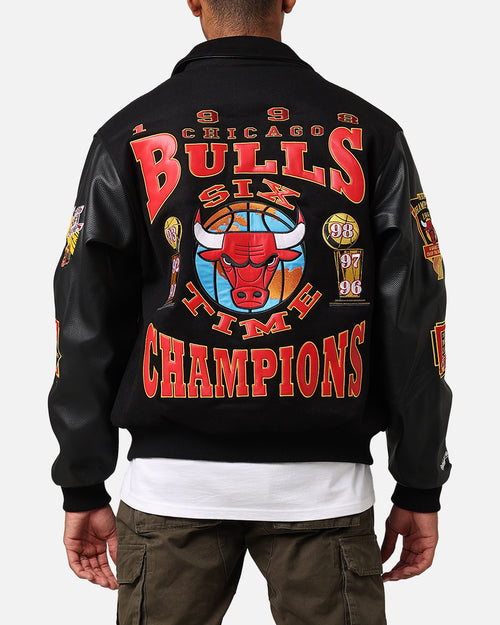 Mitchell & Ness Chicago Bulls Dynasty Jacket Black