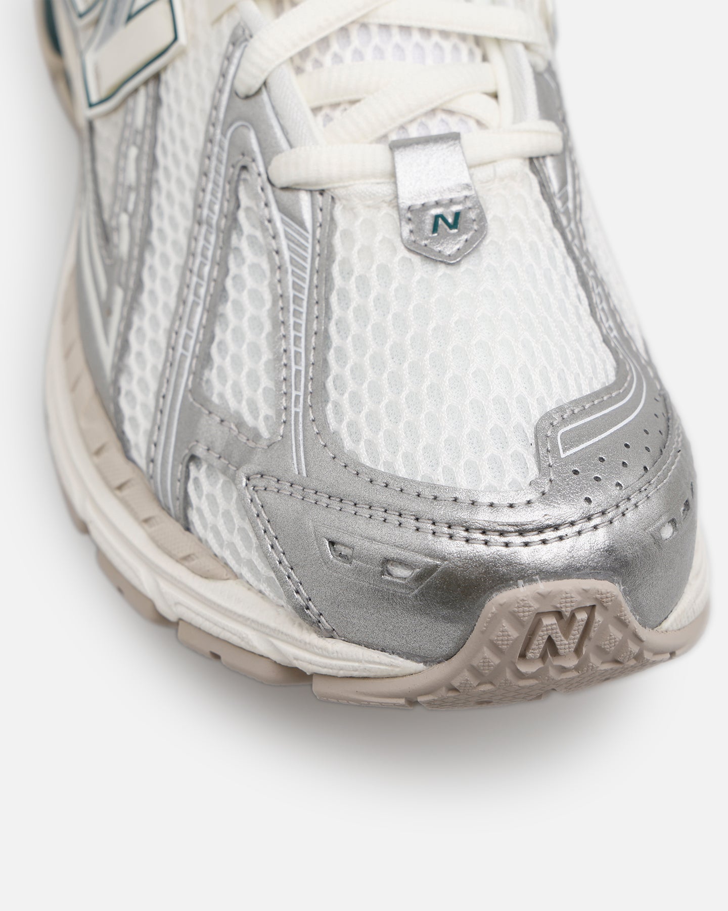New Balance 1906R ホワイト/シルバー New Balance: White & Silver 1906R Sneakers | SSENSE