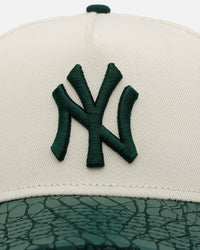 New Era New York Yankees 'Croc Skin 2.0' 9FORTY A-Frame Snapback Chrome/Dark Green
