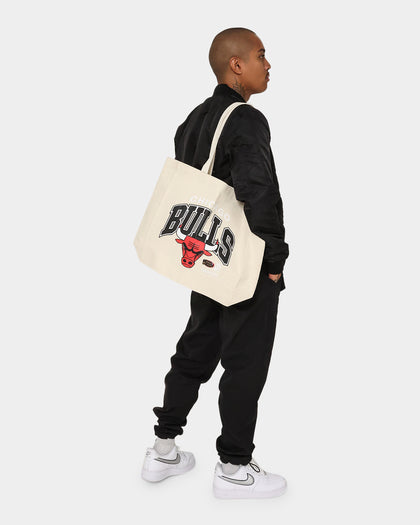 Mitchell & Ness Chicago Bulls Keyline Tote Bag Cream