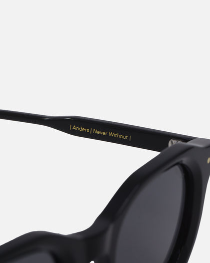 Nuqe Anders Sunglasses Black/Gold