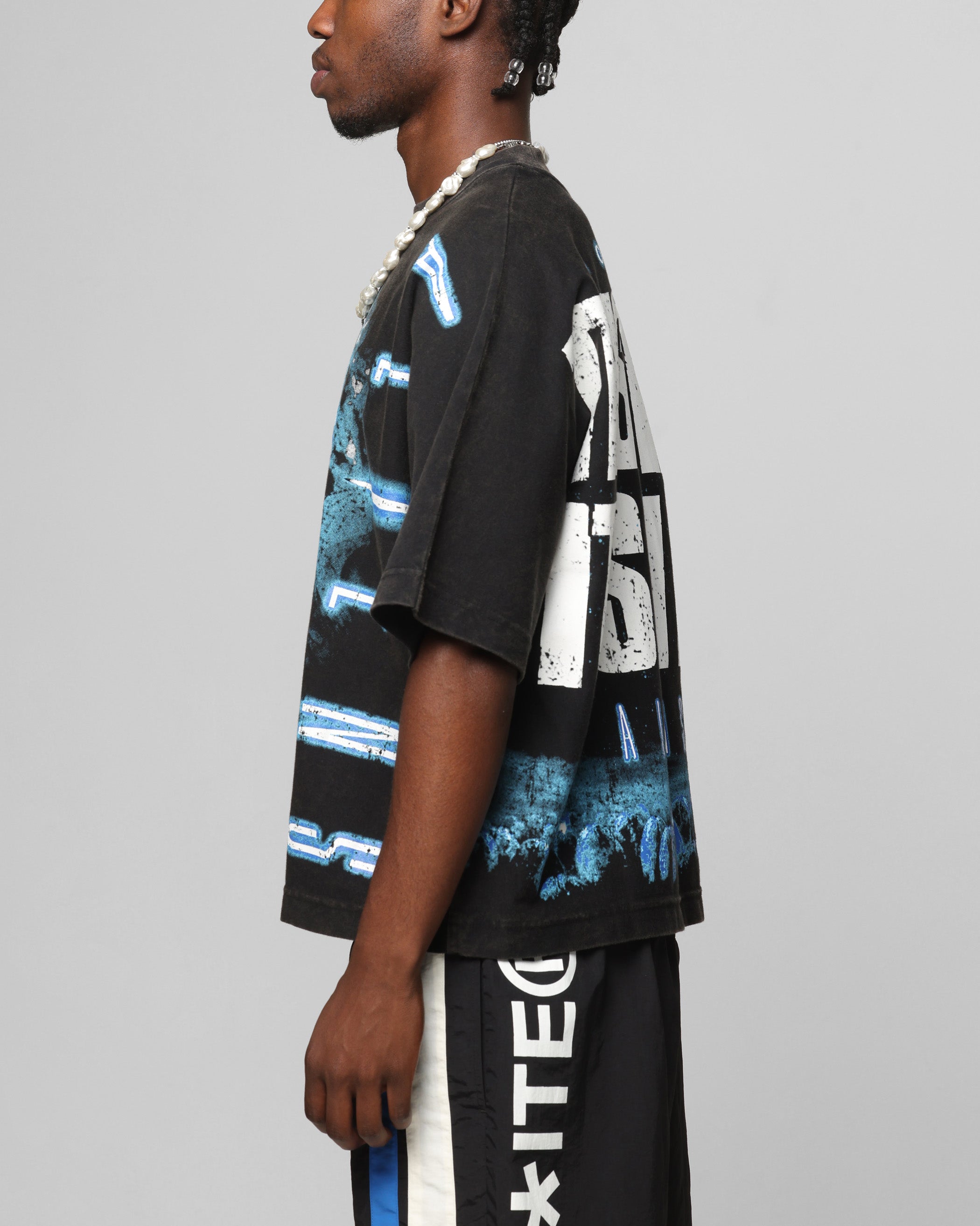 Loiter Alien It's War Boxy T-Shirt Washed Black | Culture Kings US