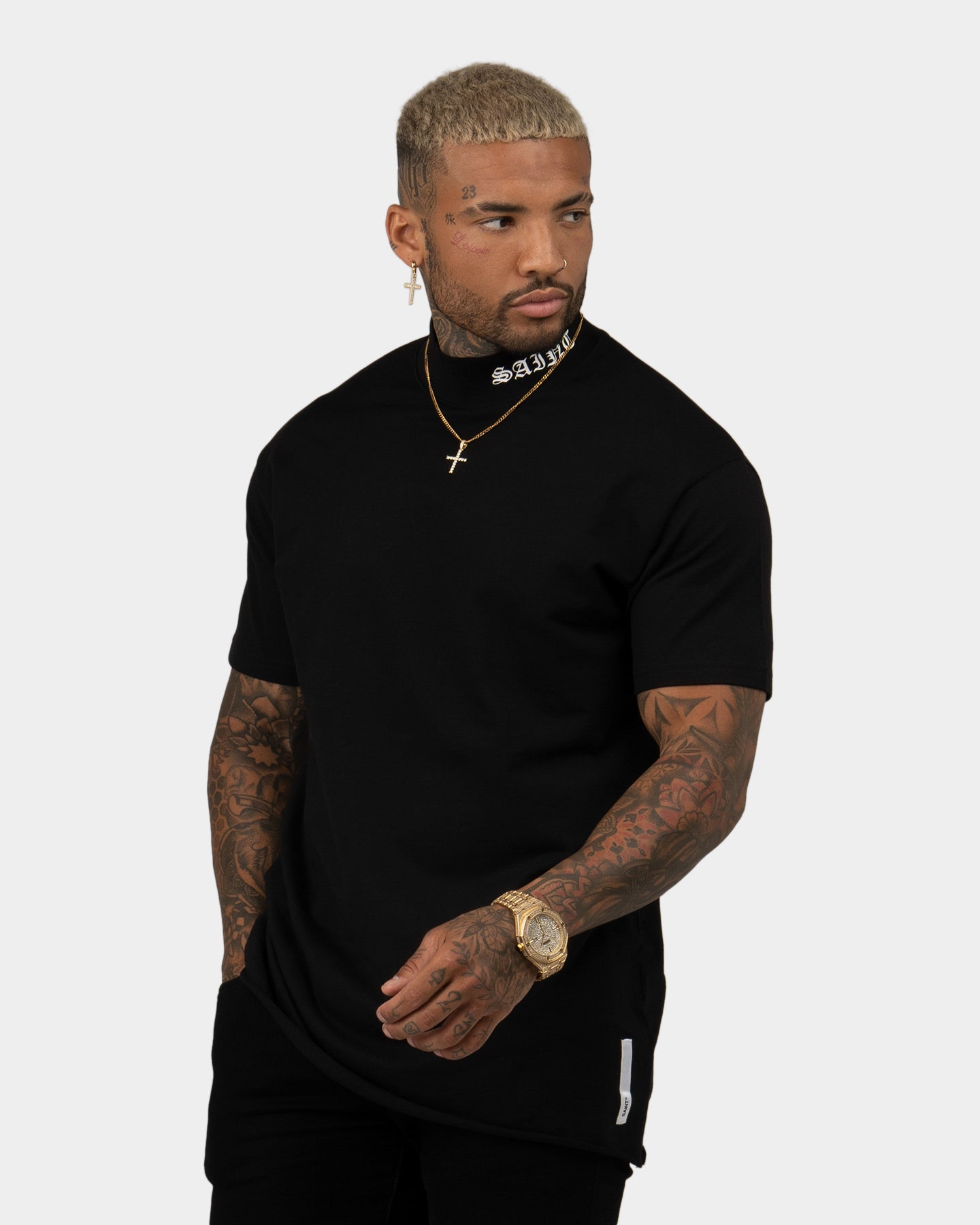メンズウェア OLD ENGLISH LOGO SS MOCK NECK TEE BLACK Saint Morta Old English Mock Neck T-Shirt Black/White | Culture