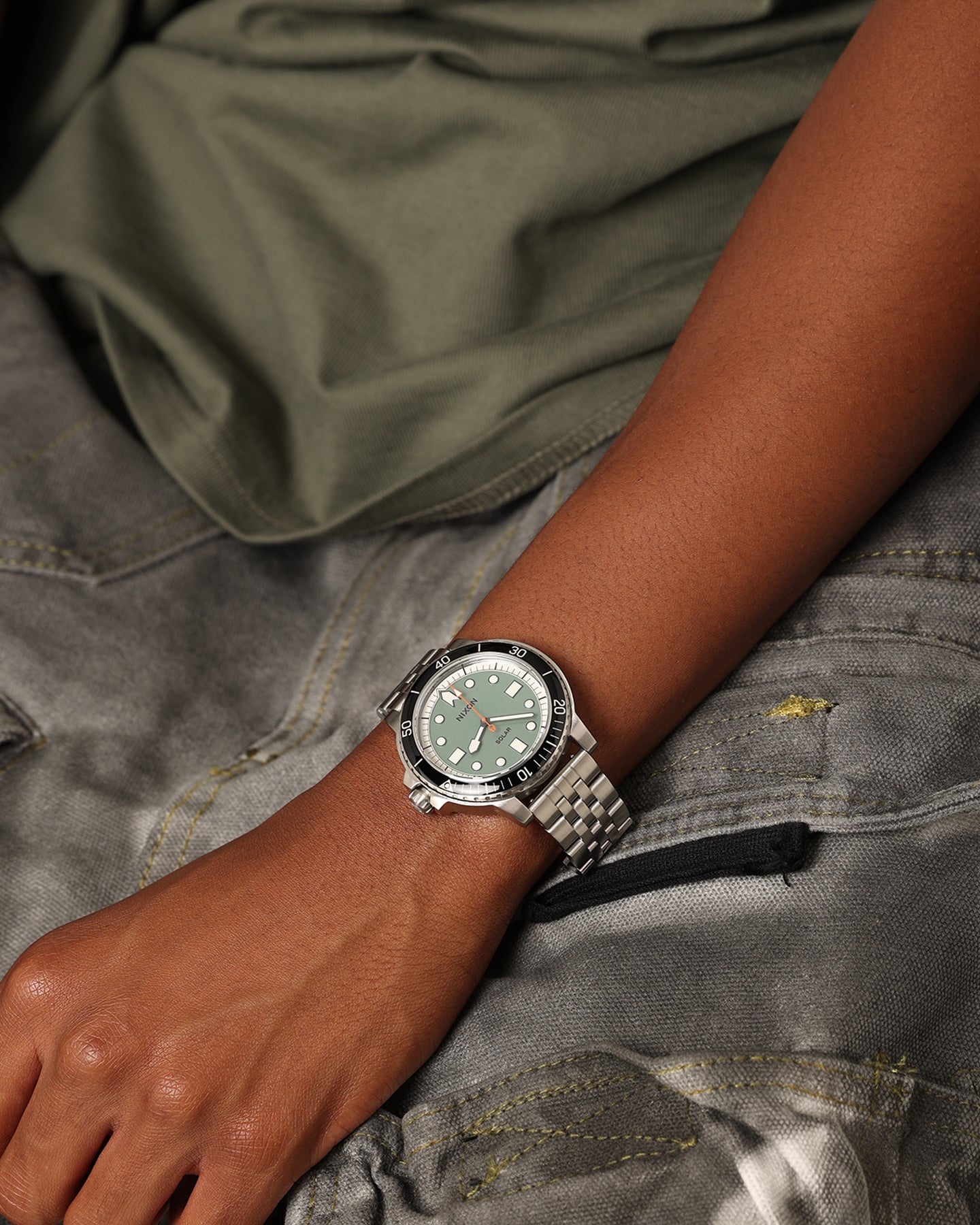 Nixon Stinger 44 Solar Watch Silver/Silver | Culture Kings US