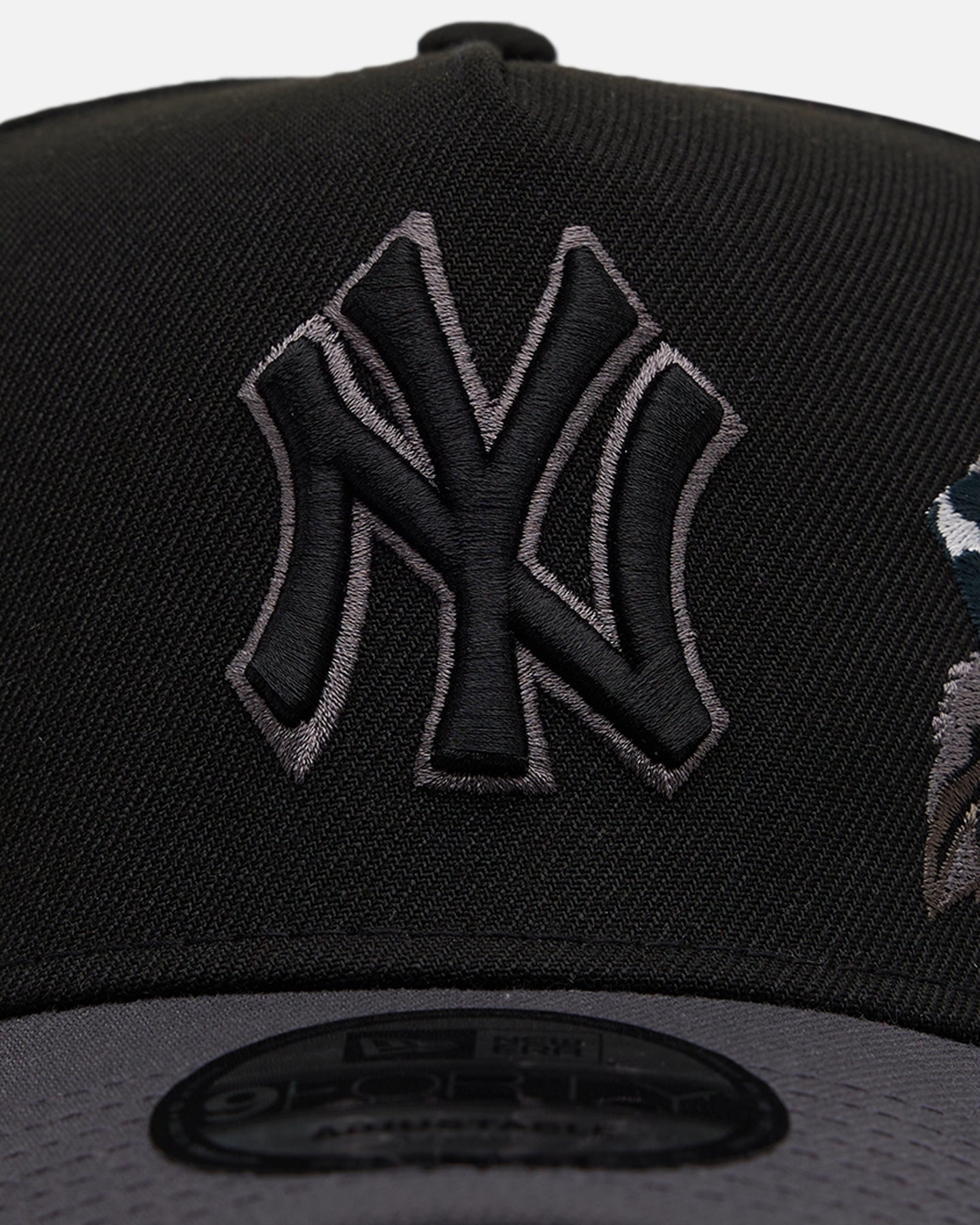 New Era New York Yankees 'Stealth Roses' 9FORTY A-Frame Snapback