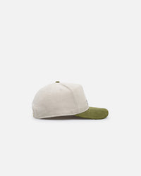 New Era Atlanta Braves  'Dusty Olive Corduroy' Golfer Pre-Curved Snapback Green Med