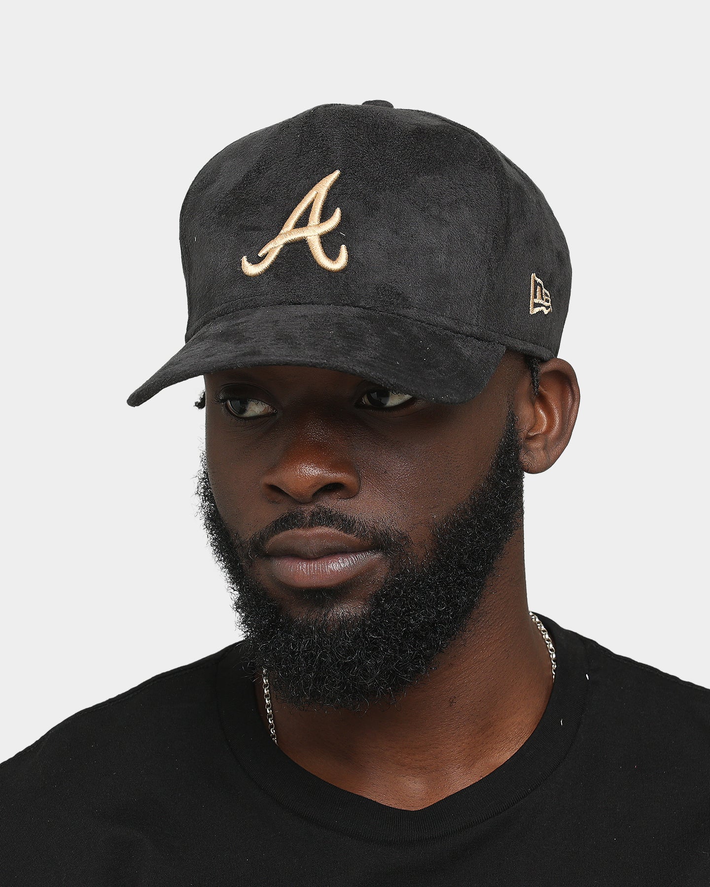 NEW ERA Atlanta Braves badhop t-pablow着用 New Era Atlanta Braves 'Black/Tan Suede' 9FORTY K-Frame Strapback