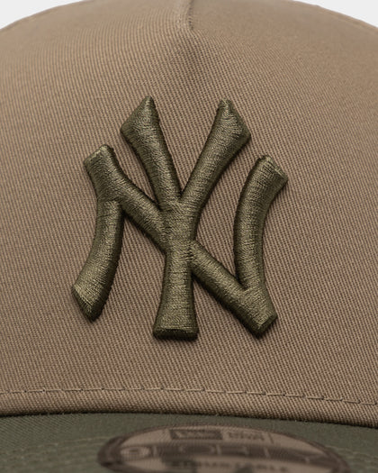 New Era New York Yankees Q223 9FORTY A-Frame Surplus Snapback Beige/Khaki