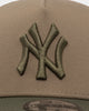 New Era New York Yankees Q223 9FORTY A-Frame Surplus Snapback Beige/Khaki