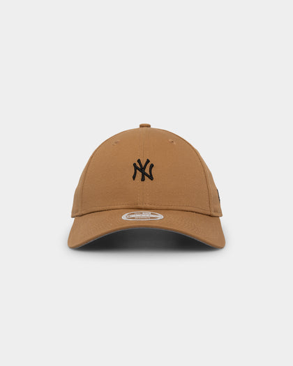 New Era Women's New York Yankees 9FORTY Cloth Strap Mini Strapback Med Beige