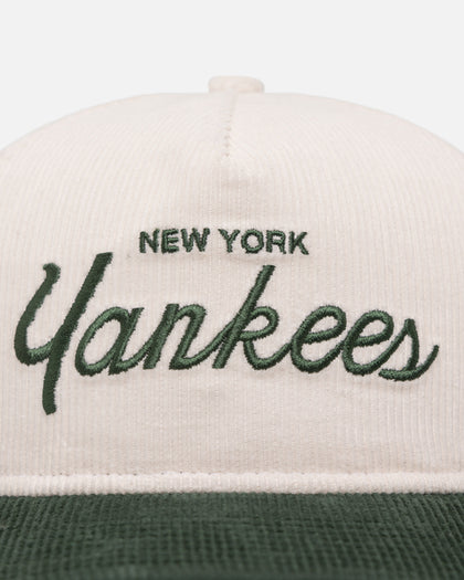 New Era New York Yankees 'Currency Corduroy' Golfer Pre-Curved Snapback Chrome White