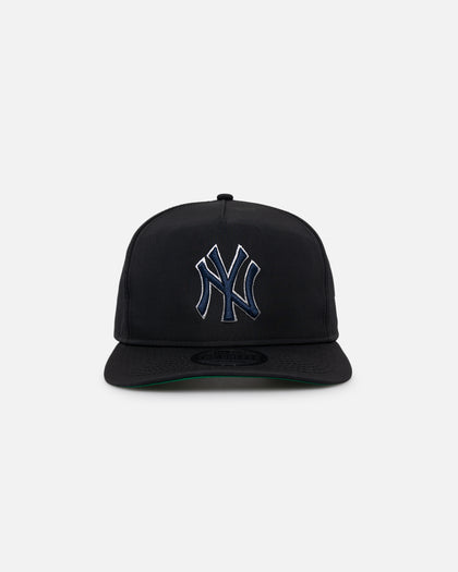 New Era New York Yankees Golfer Pre-Curved Snapback Black/OTC