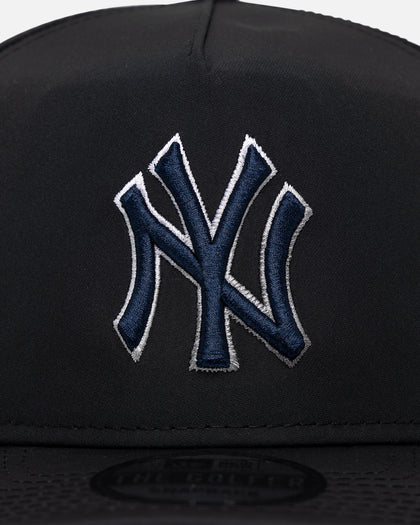 New Era New York Yankees Golfer Pre-Curved Snapback Black/OTC