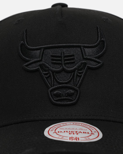 Mitchell & Ness Chicago Bulls 'Black Team Logo' Snapback Black