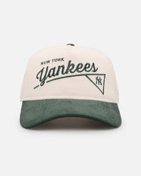 New Era New York Yankees 'Heritage Golf' Pre-Curved Golfer Snapback Chrome White