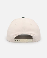 New Era New York Yankees 'Heritage Golf' Pre-Curved Golfer Snapback Chrome White