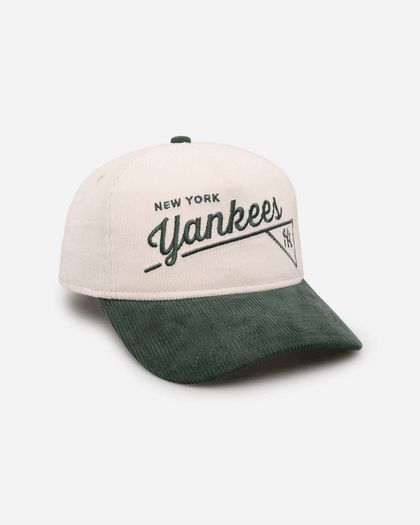 New Era New York Yankees 'Heritage Golf' Pre-Curved Golfer Snapback Chrome White