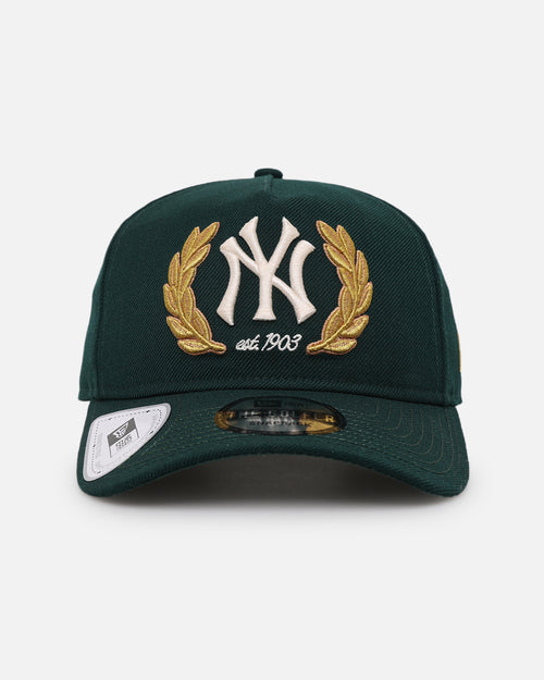New Era New York Yankees 'Heritage Golf' Pre-Curved Golfer Snapback Cilantro Green