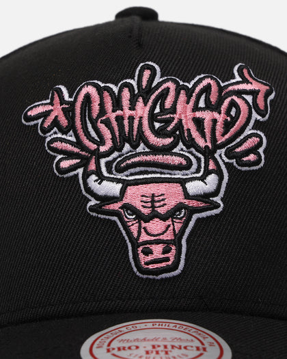 Mitchell & Ness Chicago Bulls Champs Graffiti Pro Crown Snapback Black