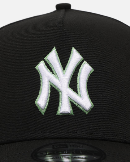 New Era New York Yankees 'Satin Flower' 9FORTY A-Frame Snapback Black/Pink