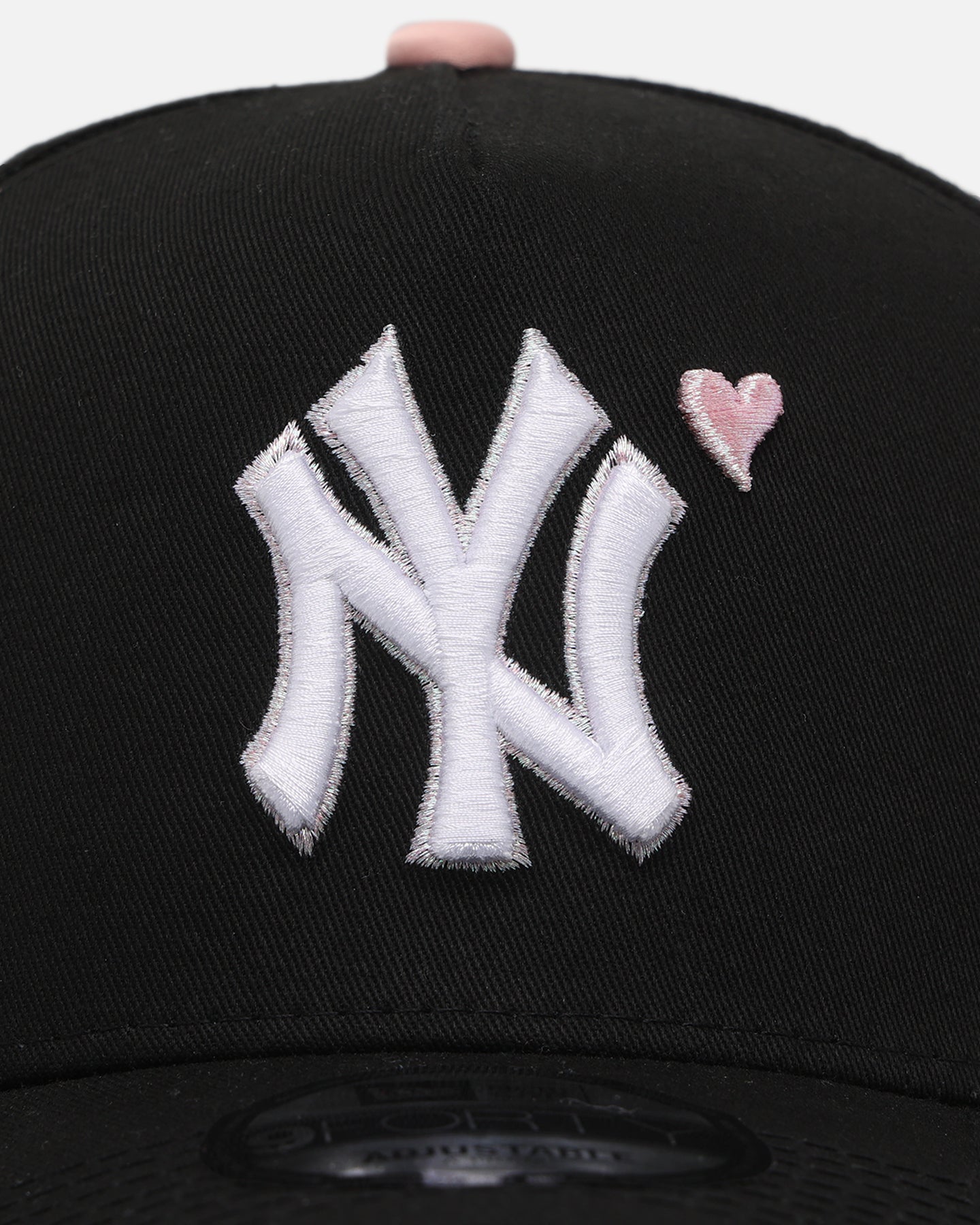 New Era New York Yankees 'Pink Satin Hearts 2.0' 9FORTY A-Frame
