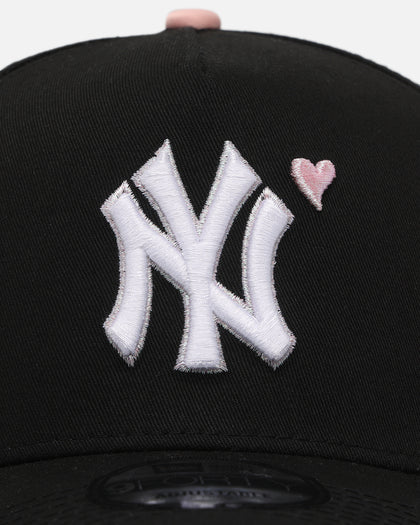 New Era New York Yankees 'Pink Satin Hearts 2.0' 9FORTY A-Frame Snapback Black/Pink