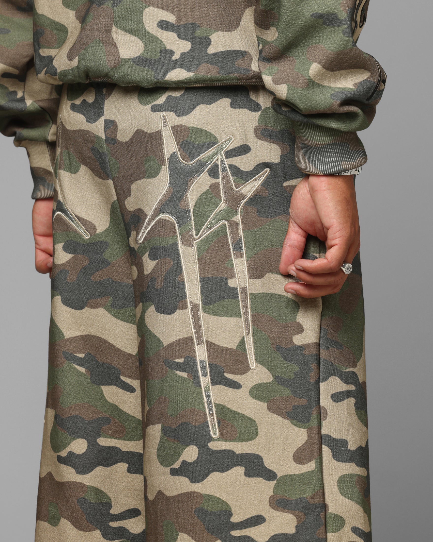 Loiter Ultra Hybrid Sweatpants Camo | Culture Kings US