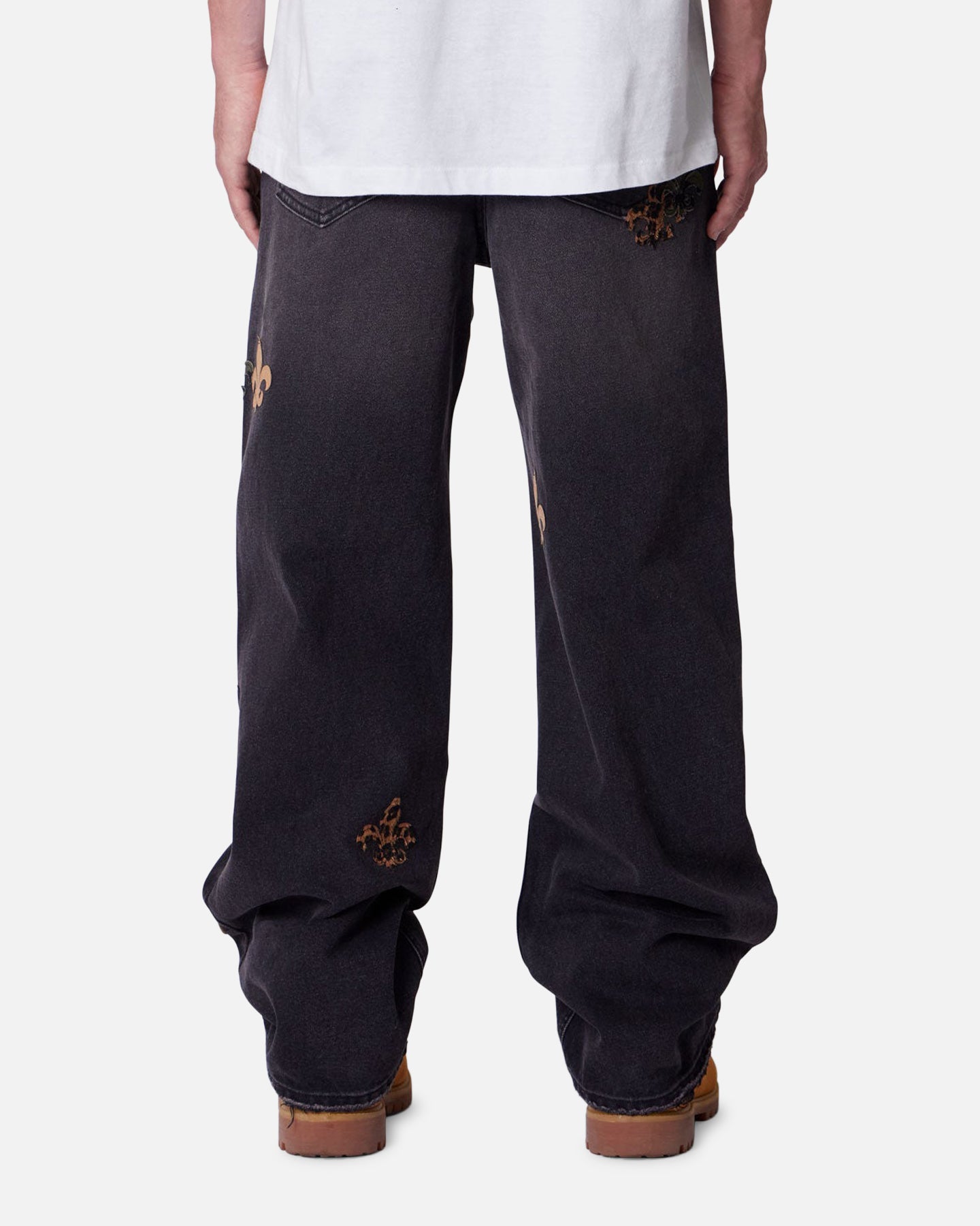 MNML Ultra Baggy Fleur Patch Jeans Black | Culture Kings US