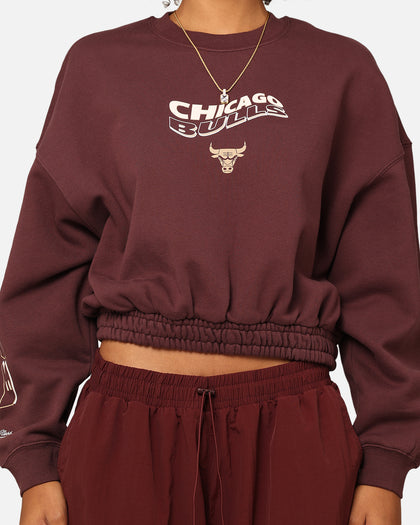 Mitchell & Ness Women's Chicago Bulls Dazed Cropped Crewneck Fudge