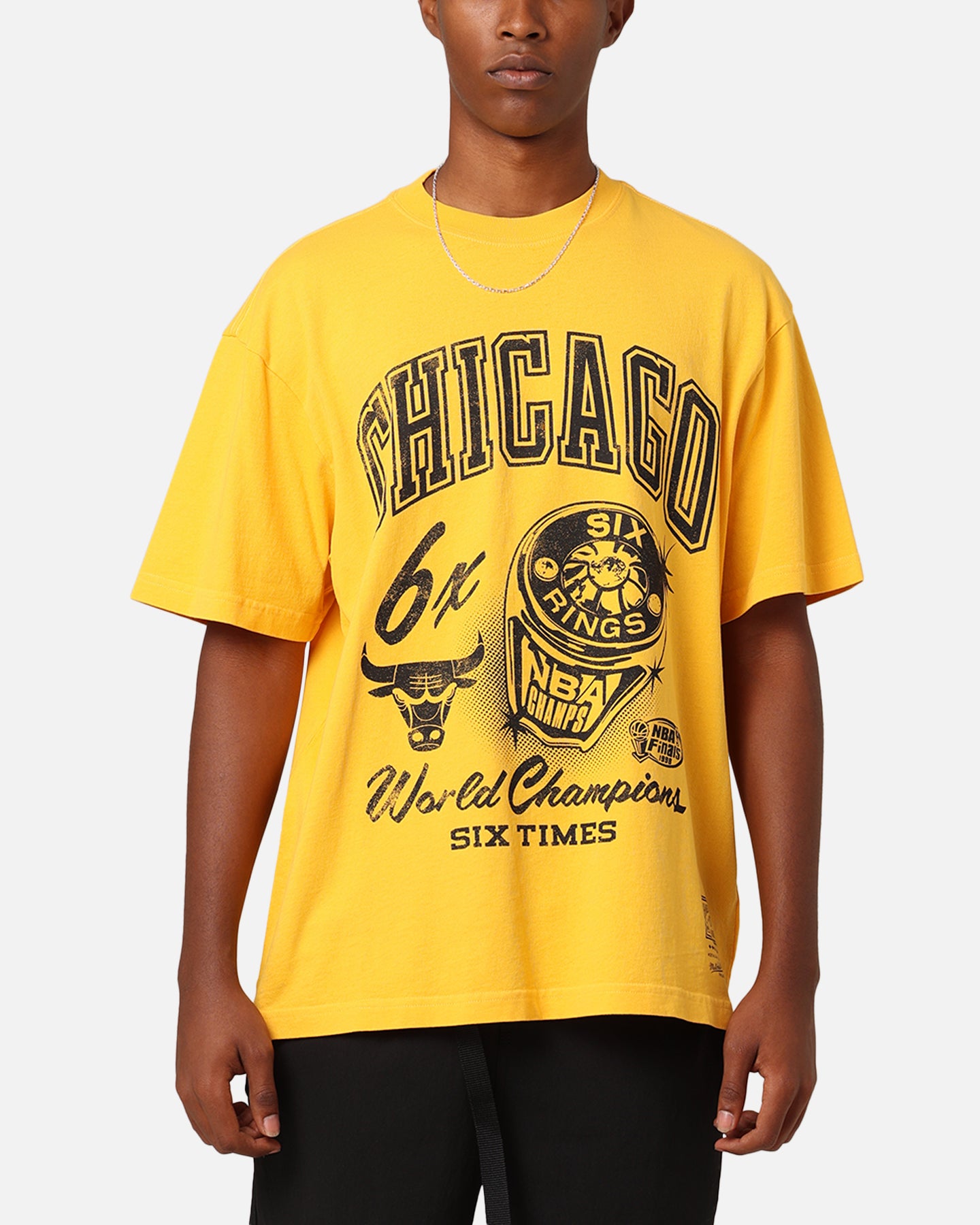 Mitchell & Ness Chicago Bulls Rings T-Shirt Ochre | Culture Kings US