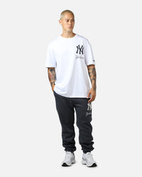 Pro Standard New York Yankees Moonlight T-Shirt Moonlight