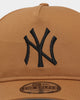 New Era New York Yankees Pinch Crown Golfer Wheat/Black