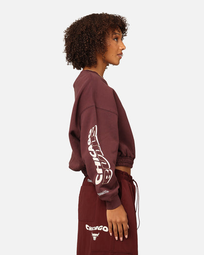 Mitchell & Ness Women's Chicago Bulls Dazed Cropped Crewneck Fudge