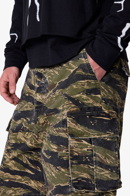 MNML Ultra Baggy Cargo Short Camo