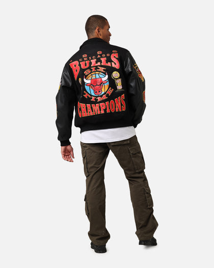Mitchell & Ness Chicago Bulls Dynasty Jacket Black