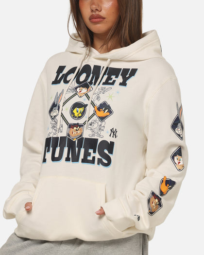 New Era New York Yankees Looney Tunes Hoodie Light Beige