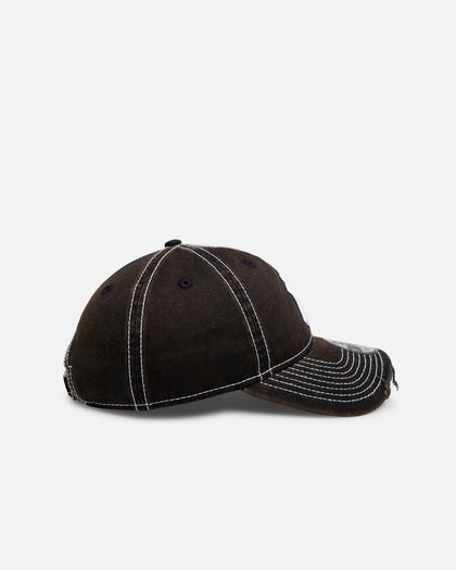 New Era New York Yankees "Stencil Distress" 9Twenty Strapback Black