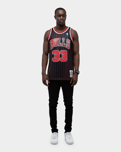 Mitchell & Ness Chicago Bulls Scottie Pippen '95-'96 #33 Swingman Jersey Black