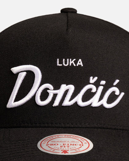 Mitchell & Ness Los Angeles Lakers Luka Dončić 'CLSC Script' Pro Pinch Snapback Black