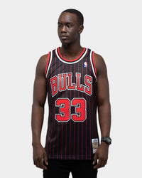 Mitchell & Ness Chicago Bulls Scottie Pippen '95-'96 #33 Swingman Jersey Black