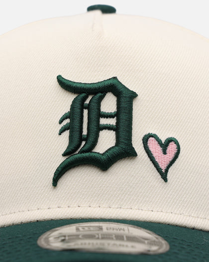New Era Detroit Tigers 'Pink Satin Hearts Green' 9FORTY A-Frame Snapback Chrome/Dark Green